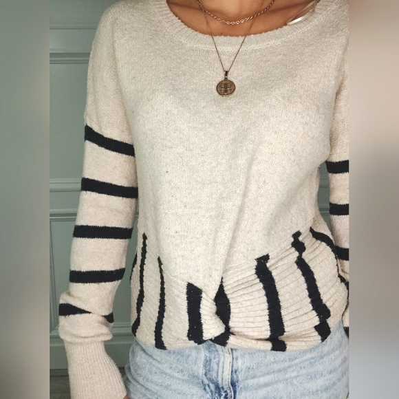Cute Stripe Detail Sweater - Picture 6 of 7